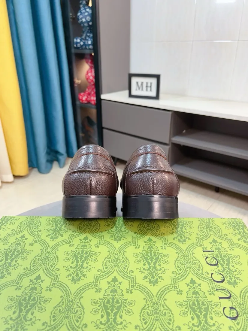 Men's shoes 💰500🌹🌹Niuli [GUCCI Gucci] A new style of formal men's leather shoes is coming~ The original quality upper is made of patent leather imported from Italy, the leather is soft and delicate, comfortable and soft first-layer cowhide lining, rubber wear-resistant outsole, the shoe shape is dignified and domineering, and the luxury charm cannot be concealed! The natural and free nouveau riche leads the trend. Code number: 38-44